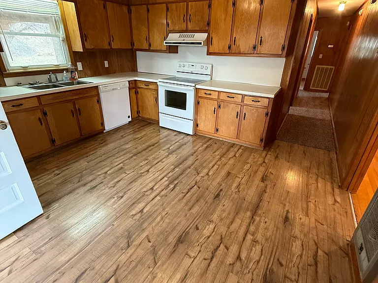 2022 Center Point Rd — Photo 6