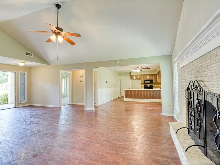 607 Rosewood Dr — Photo 8