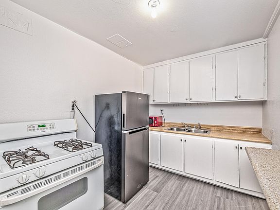 4th image of 2826 Cedar St #D