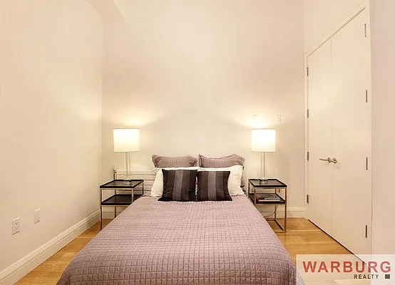 Sold by Warburg | media 6