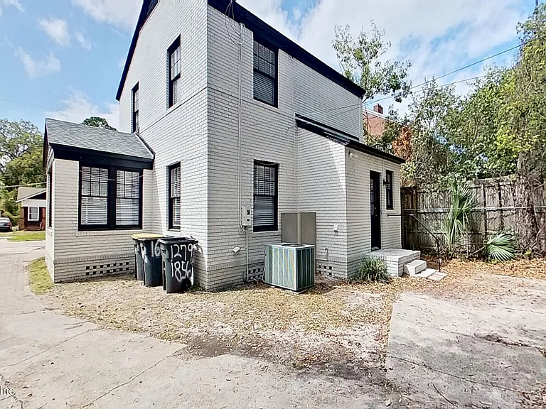1651 Flagler Ave — Photo 24