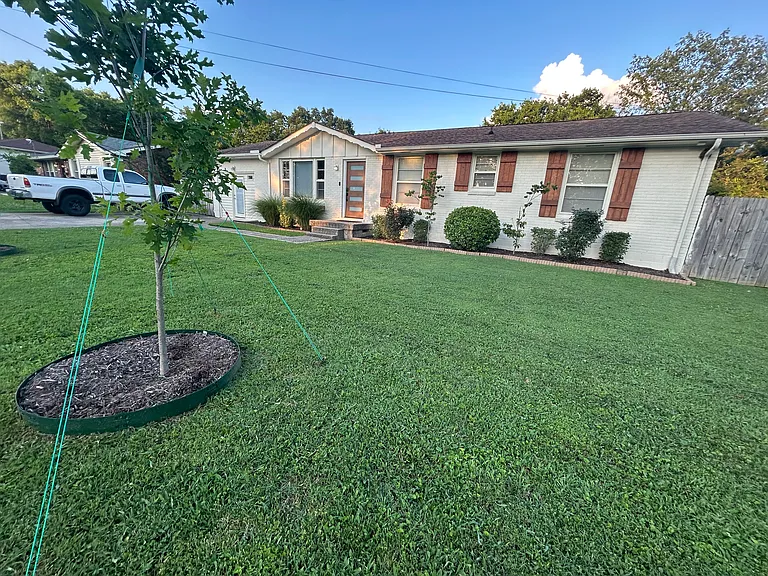 3188 Robwood Dr — Photo 2
