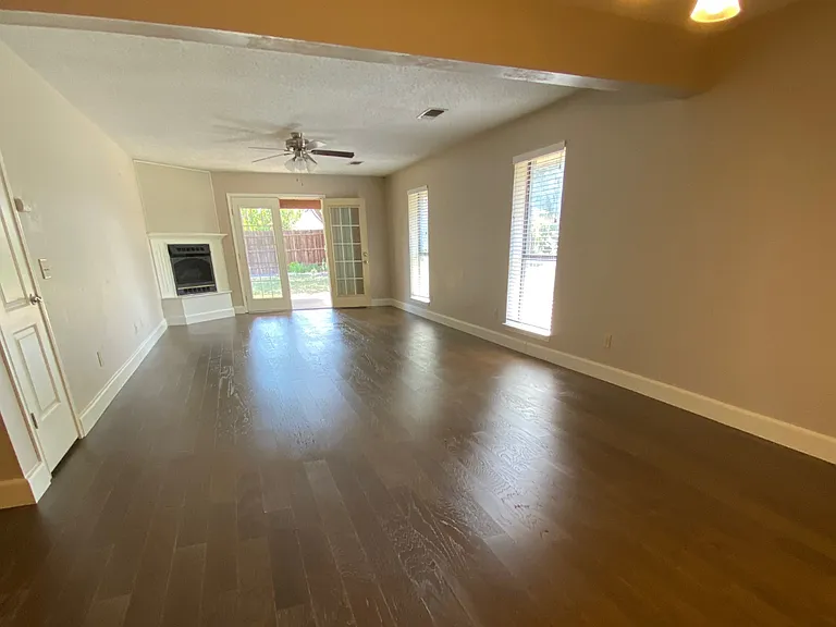 9038 Hillside Dr — Photo 4
