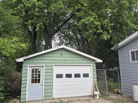 3rd image of 517 N Wisconsin STREET
