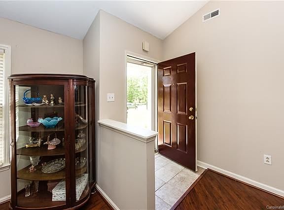 3rd image of 717 Winter Wood Dr