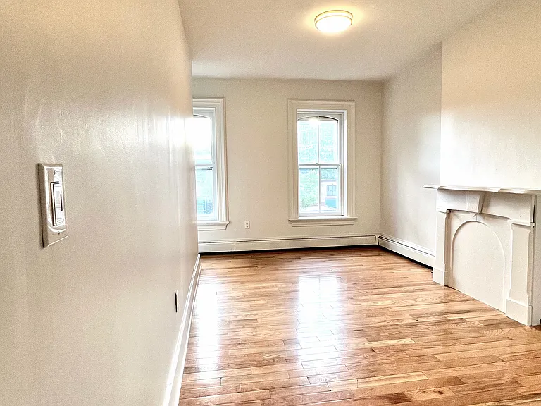 Large bedroom 1