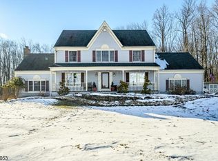 9 Coachman Dr, Hampton, NJ 08827