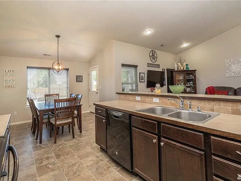 512 S Trillium Way — Photo 3