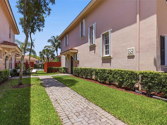 2nd image of 277 Las Brisas Cir