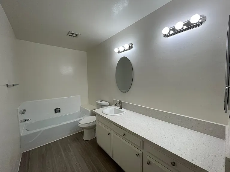 4534 Los Feliz Blvd #205 — Photo 16