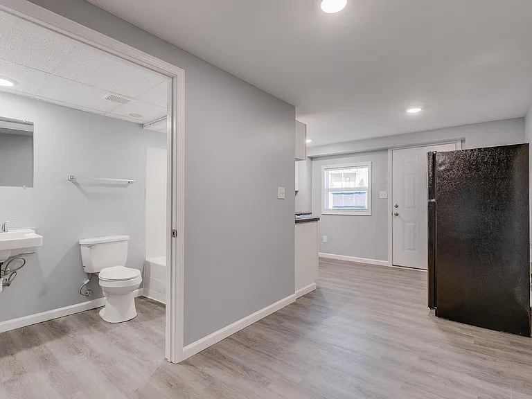 2805 W Walnut St — Photo 4