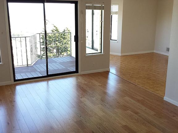 Livingroom facing deck and dining room