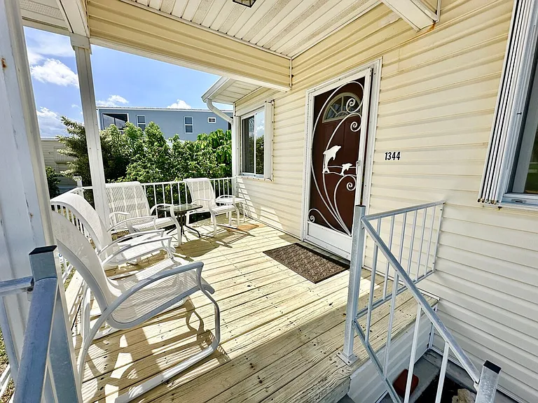 1253 Nettles Blvd #ID1537488P — Photo 12
