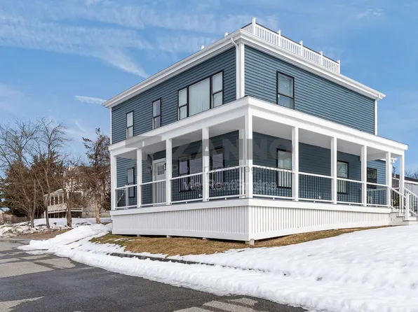 24 Vernon Ave, Bristol, RI 02809