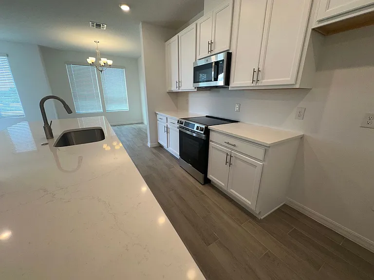 6541 Cyrils Dr — Photo 6