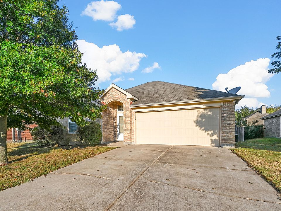 1st image of 824 W Bend Blvd