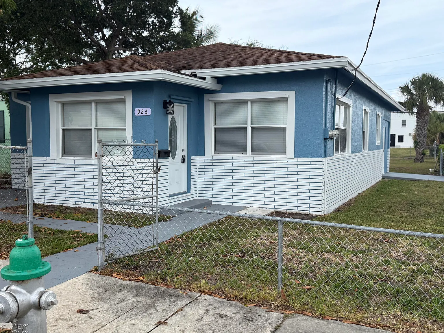 4 bed, 2.0 bath, 1050 sqft, $2,500 — Photo 2