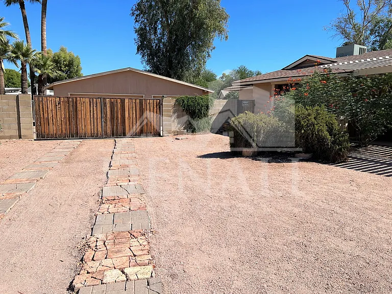 5129 E Emile Zola Ave — Photo 2