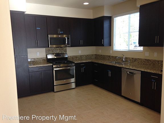 3rd image of 42910 Avenida Amistad