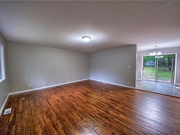 5th image of 913 N 10th St