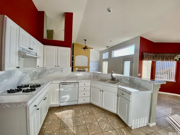899 Meadow Vista Dr, Carson City, NV 89705