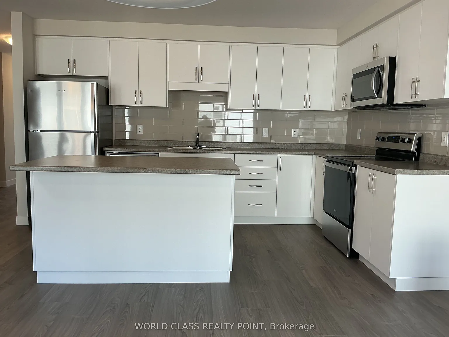 3 bed, $2,500 — Photo 3