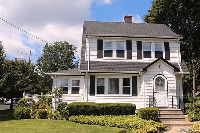 128 5th Ave Hicksville Ny 11801 Zillow