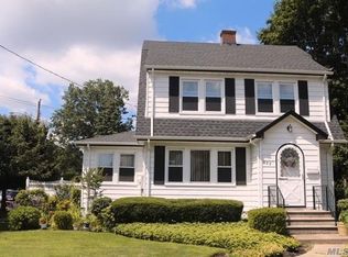 128 5th Ave, Hicksville, NY 11801
