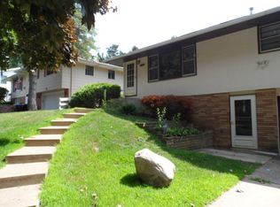 1194 Sextant Ave W, Roseville, MN 55113