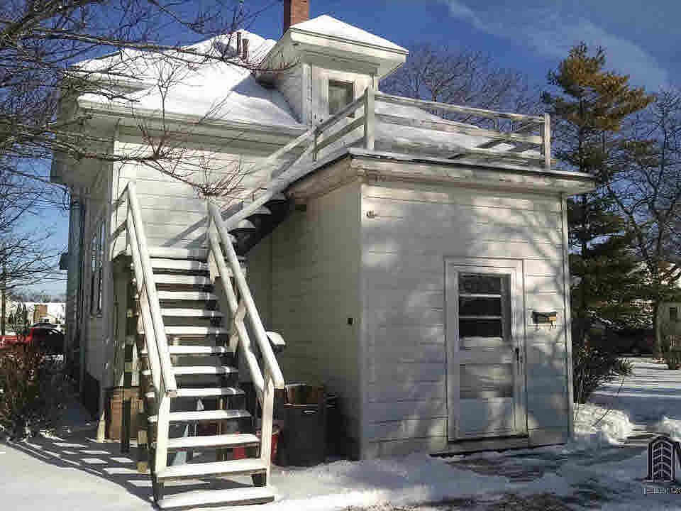 2nd image of 1819 S Custer Rd