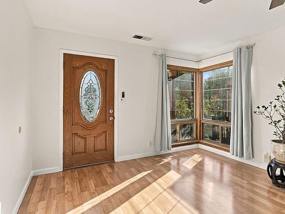 3rd image of 233 Challenger Ave