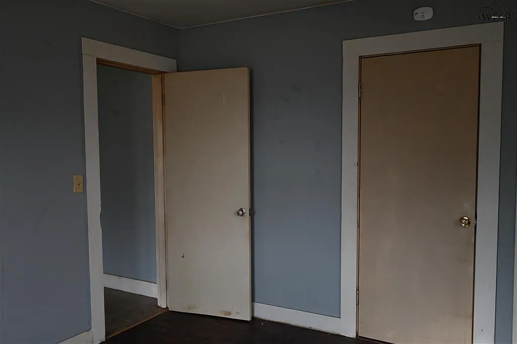 2406 Avenue D - 1 — Photo 2