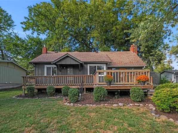 70 Dockside Dr, Lake Tapawingo, MO 64015