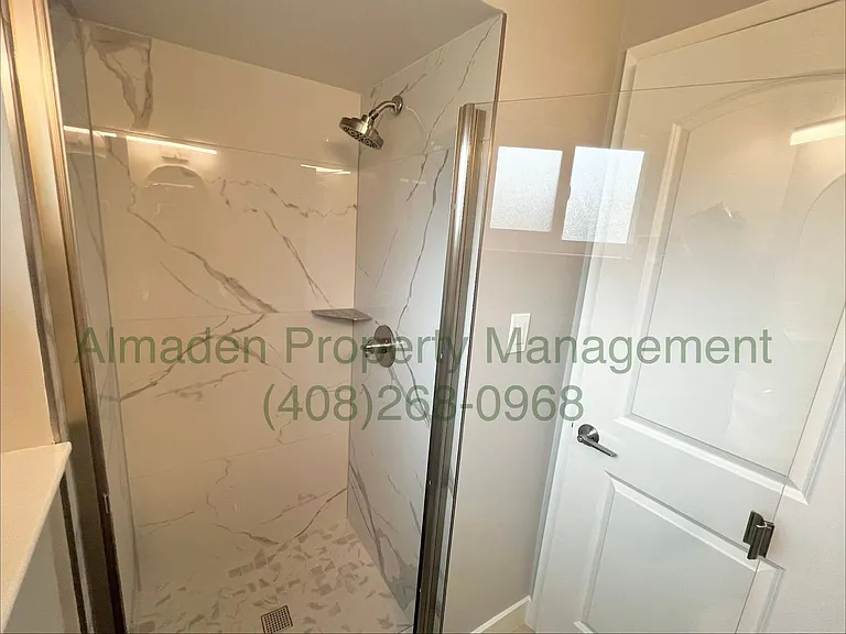 1096 Polk Ave — Photo 15