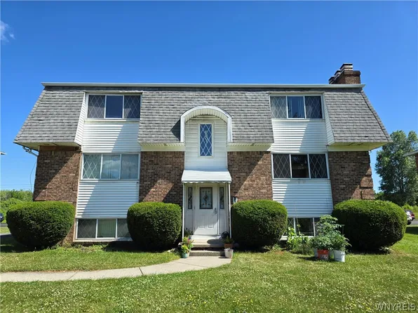 6301 Robinson Rd, Lockport, NY 14094