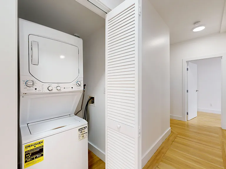 2942 Franklin St #9 — Photo 16