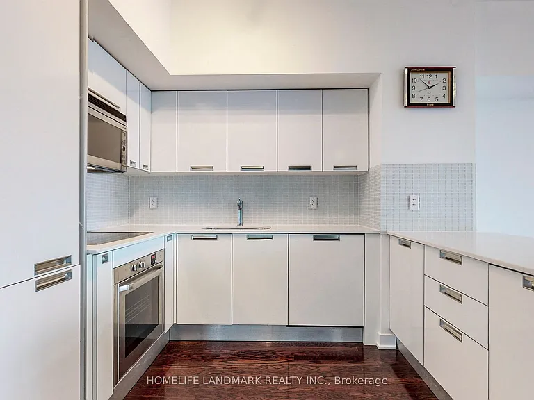 33 Charles St E #3406 — Photo 16