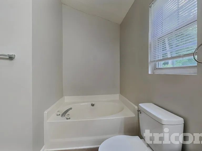 1017 Woodland Pointe Dr — Photo 8