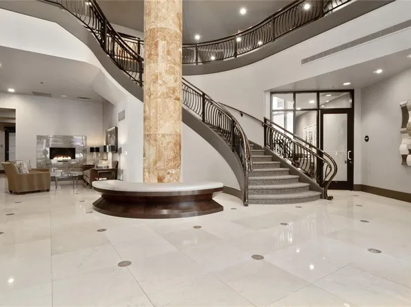 155 Carondelet Plz Unit 509, Saint Louis, MO 63105