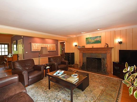 4th image of 33400 Fairmount Blvd