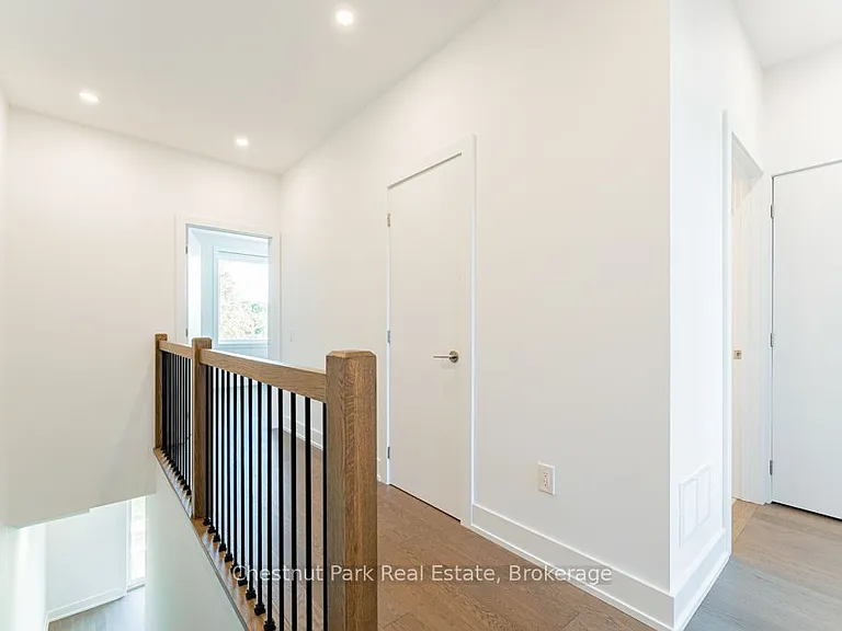 29 Rockmount Cres — Photo 19