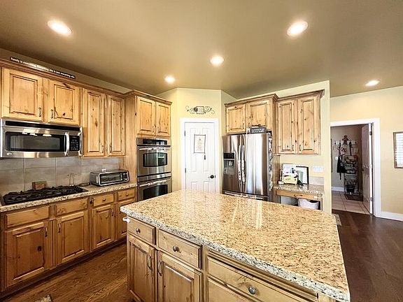 3rd image of 2035 E Quartzridge Dr