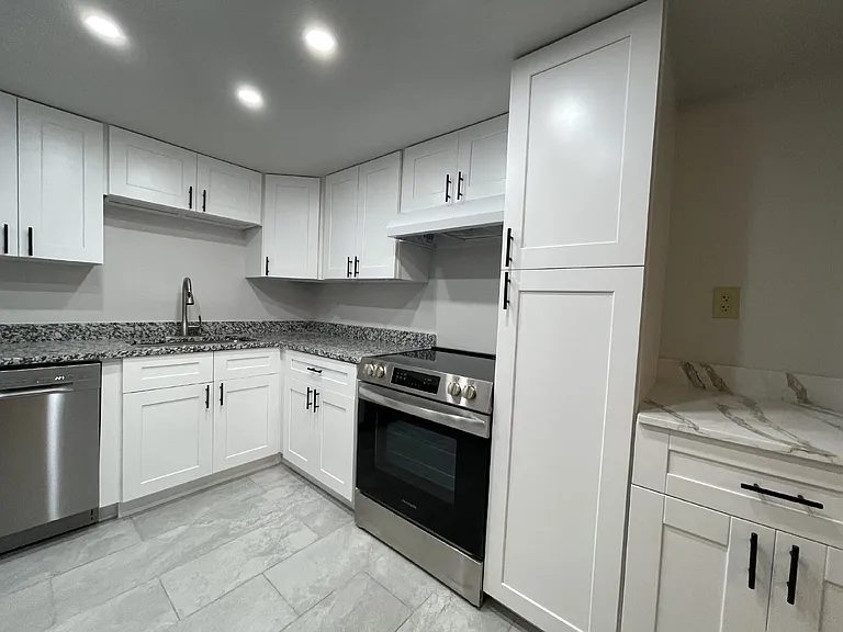 4906 Victoria Dr #103 — Photo 10
