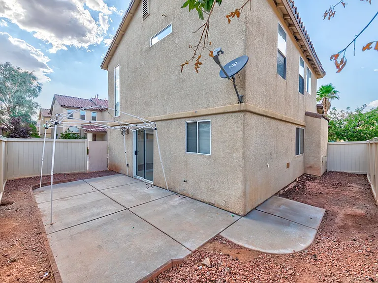 949 Medina De Leon Ave — Photo 18