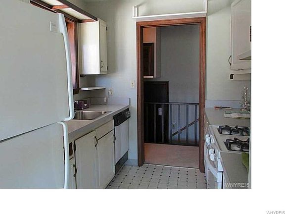 4th image of 451 Old Meadow Dr