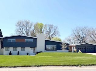 1414 Memorial Dr, Broken Bow, NE 68822