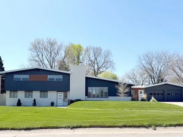 1414 Memorial Dr, Broken Bow, NE 68822