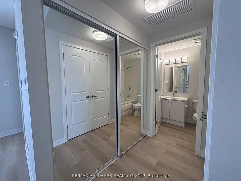 2370 Tenth Line Rd #302 — Photo 13