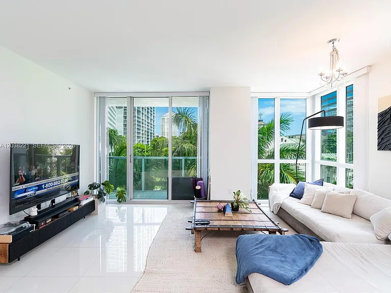 500 Brickell Ave #402 — Photo 2