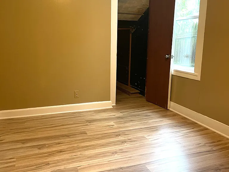 221 Middle St — Photo 16